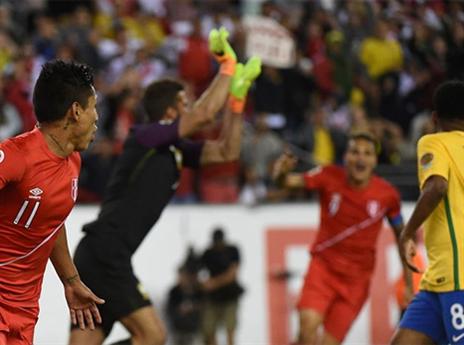 אליסון מסמן לנגיעת יד של רוידיאס (Getty)