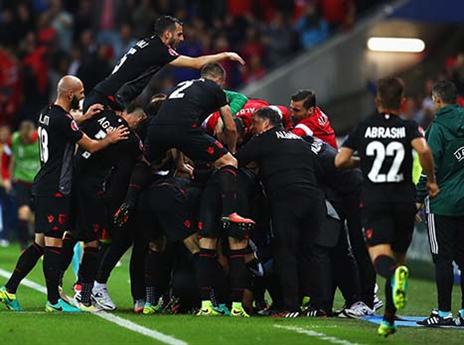 איזו שמחה. אלבניה עדיין בחיים (getty)