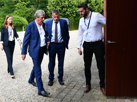 הודג'סון מגיע למסיבת העיתונאים (Getty)