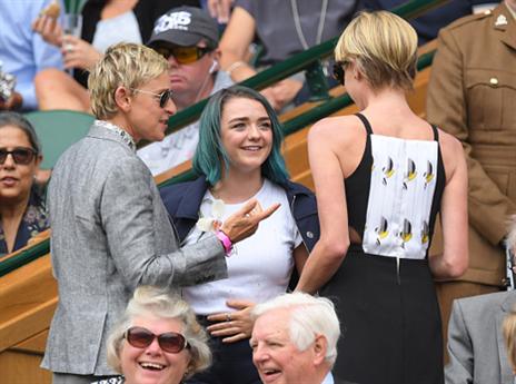 לילדה אין שם, אבל יש שיער ירוק (getty)