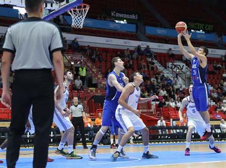 הובר עולה לסל. נתן דקות מצויינות כמחליף של בלאט (FIBA)