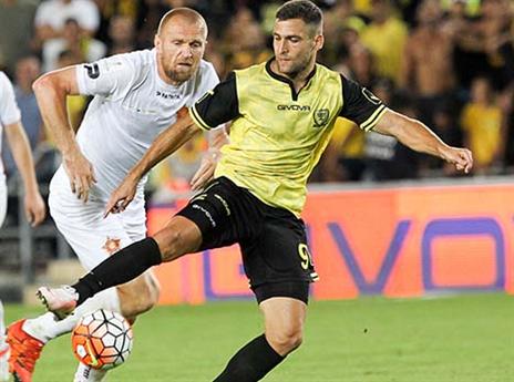 חזר להתאמן. שכטר (דני מרון)