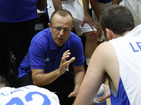 דן שמיר. "קל לאמן אותו" (FIBA)