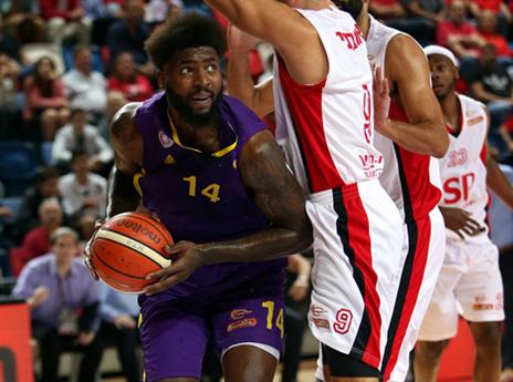 קלע 18 ו-16 נקודות מול מכבי בעונה שעברה. האוול (אלן שיבר)