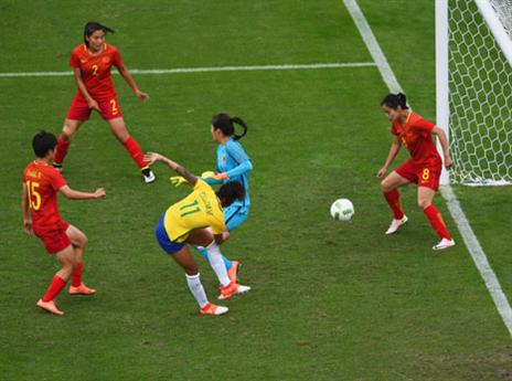 כריסטין כובשת את השער ה-13 שלה במשחקים (getty)