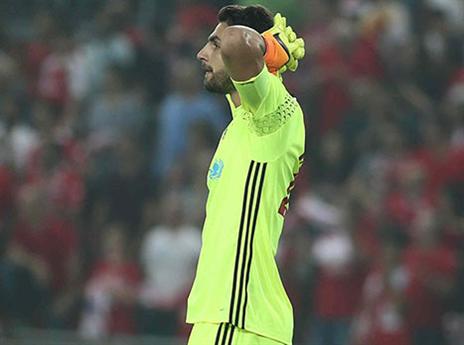 השוער קפינו בהלם (אלן שיבר)