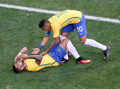 ניימאר וברזיל על הקרשים (getty)