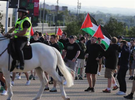 בסלטיק תומכים בפלסטינים (GETTY)