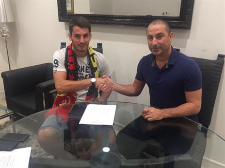 בן זקן ואיבקוביץ' במעמד החתימה