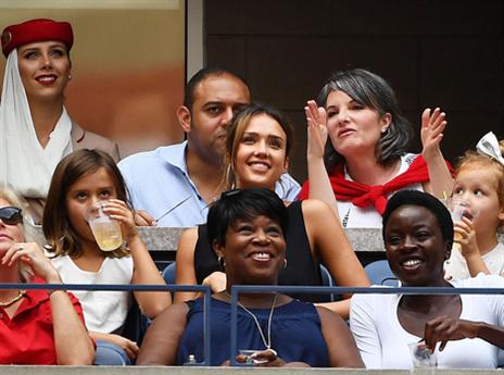 גם ג'סיקה אלבה הפגינה נוכחות בקהל (getty)