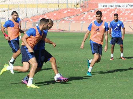 ביטון מצפה לקרב בסקופיה (צילום: ההתאחדות לכדורגל)