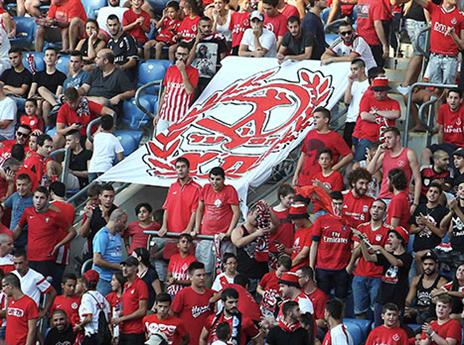 תקרית חמורה בנוער. אוהדי הפועל (צילום: אלן שיבר)