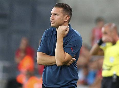 שם דגש על בן חיים וקיארטנסון. בכר (אלן שיבר)