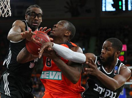 סטודמאייר. עדיין לא מצליח להרשים (האתר הרשמי של אולם)