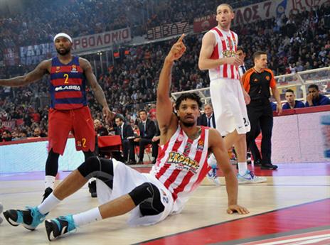 כדורסל גדול לא היה בהיכל השלום והאחווה (getty)