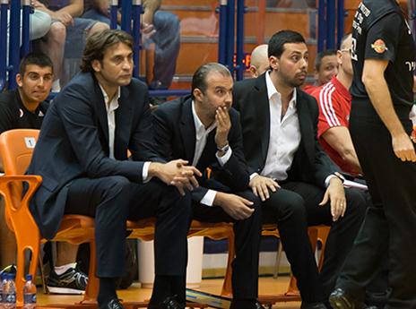 פיאניג'אני צריך לספק לג'רלס ודייסון שני כדורים? (עודד קרני)