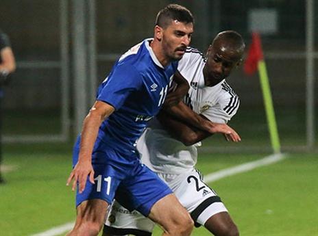 "משחק שהיה יכול ללכת לכאן או לכאן" (צילום: אנצ'ו גוש)