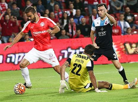 תורם גם להתקפה. ויטור (דני מרון)