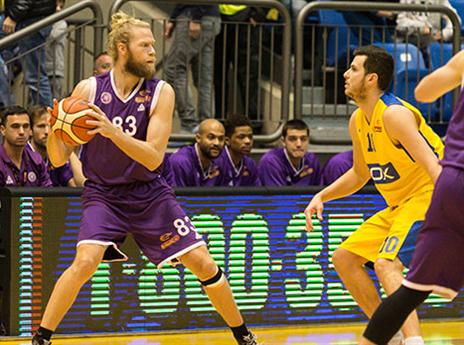 2 שלשות במחצית הראשונה. שולדבראנד (אלן שיבר)