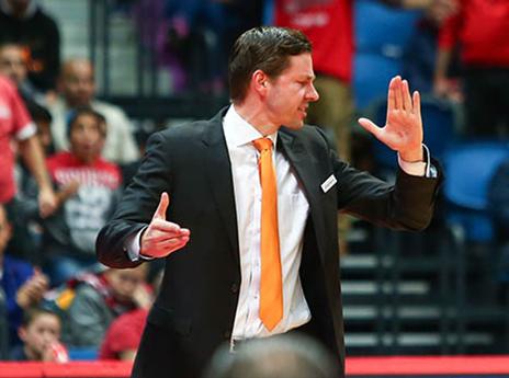 מאמן אולם לא מוצא פתרונות (דני מרון)