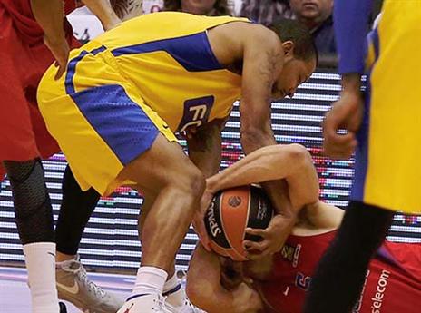 מכבי נלחמת. זה לא עזר לה (אלן שיבר)