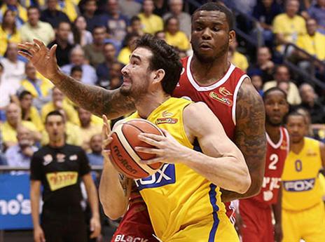 אלכסנדר. החלים מהזיהום בברך (אלן שיבר)