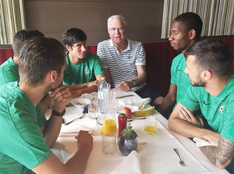 לשחר נמאס לראות שהקבוצה שלו נמצאת מאחור (האתר הרשמי)