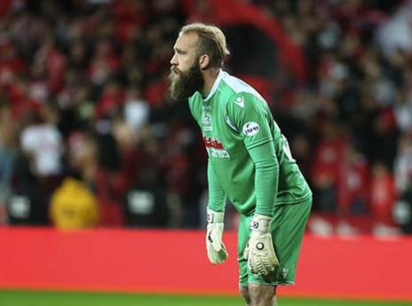 גיגי יעזוב בגלל היכולת שהוא מציג? עמוס (לירון מולדבן)