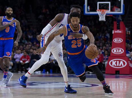 גם החזרה שלו לא עזרה לניקס. רוז עם הכדור (getty)