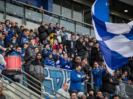 הקהל של מכבי פ"ת מאושר ובצדק (צילום: ספי מגריזו)