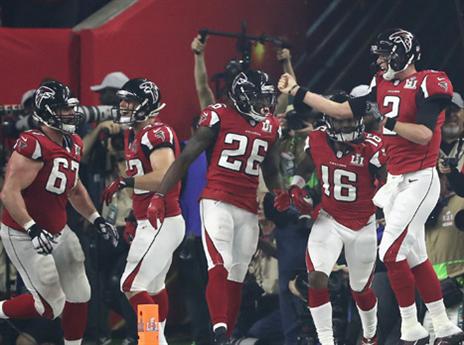 ורץ לחגוג עם הקוורטרבק שלו (Getty)