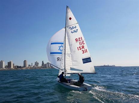 כהן וברוקמן בשיוט האחרון. אלופות ישראל עם 14 נקודות שליליות (צילום: איגוד השייט)