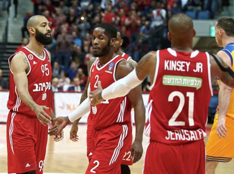 הפנים כבר למשחק השני בספרד. (אלן שיבר)