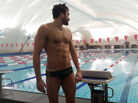 ברח, וזה עשה לו טוב. קופלב בבריכה בשווייץ