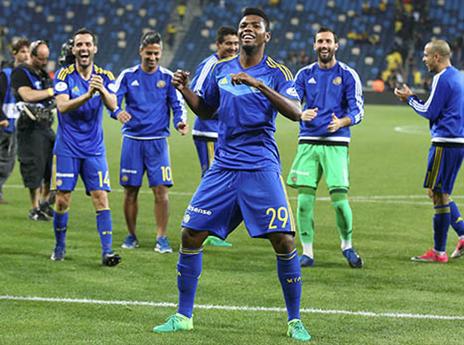 שחקני מכבי בסיום. "תהיה עכשיו הרבה יותר מלחמה בפלייאוף" (אלן שיבר)