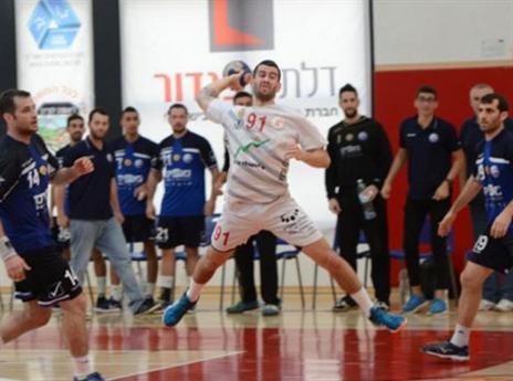 דרמה בפתיחת הפלייאוף (צילום: גבי אלאלוף)