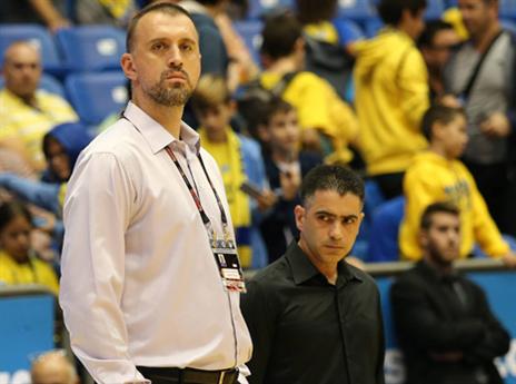 רצה להעביר מסר לראד (אלן שיבר)