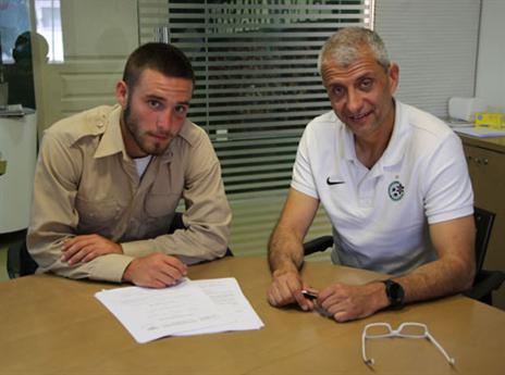 "מחכה להשתלב". ארד ובן דב (צילום: האתר הרשמי של מכבי חיפה")