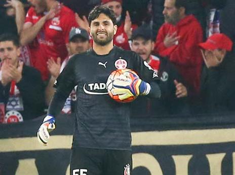 הופתע לגלות שהוא בחוץ. חיימוב (אלן שיבר)