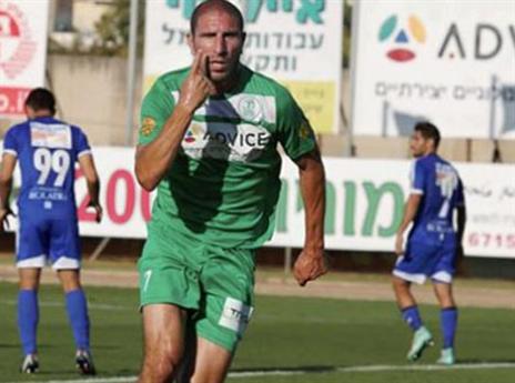 לא יורידו ממנו את העיניים. ניסים (אלן שיבר)