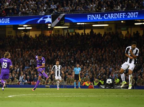 ואז הגיע השער מ-25 מטרים של קאסמירו בדקה ה-60, שעשה 1:2 לריאל (getty)