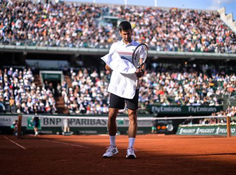 "כלום לא הולך לי". ג'וקוביץ' מתוסכל (getty)