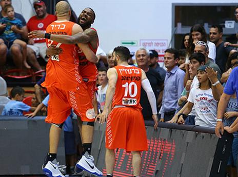 ראשון לציון תגן על התואר? (לירון מולדובן)