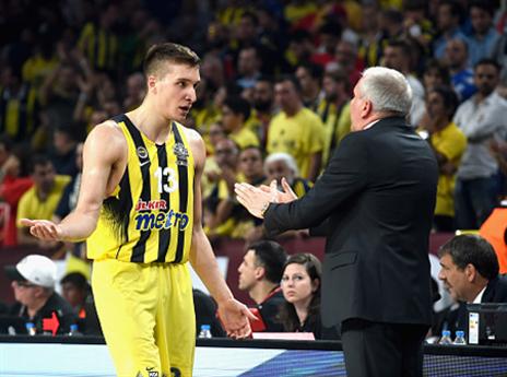 בדרך לאליפות. אוברדוביץ' ובוגדנוביץ' (getty)