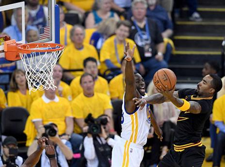 ג'יי.אר סמית היה נפלא וקלע סלים חשובים (getty)