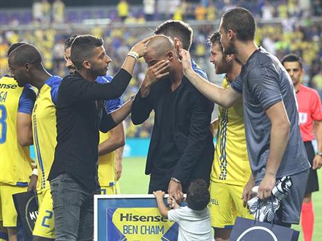 טל בן חיים נרגש בטקס הפרידה ממנו