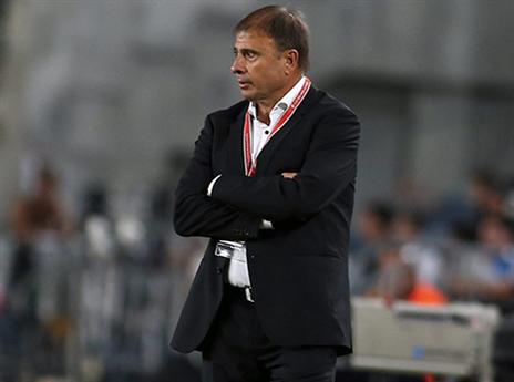 אין תמימות דעים לגבי הישארותו של המאמן (צילום: אלן שיבר)