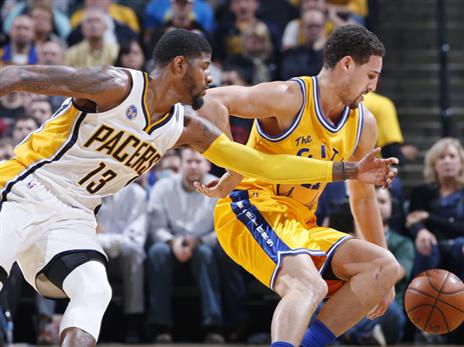 ג'ורג' מול תומפסון. גולדן סטייט נשארה עם הגארד שלה (Getty)