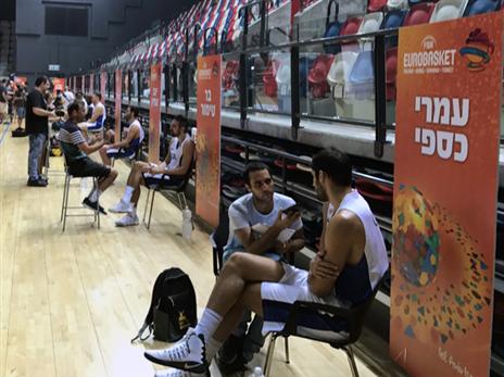 בנבחרת הקדישו זמן גם לתקשורת