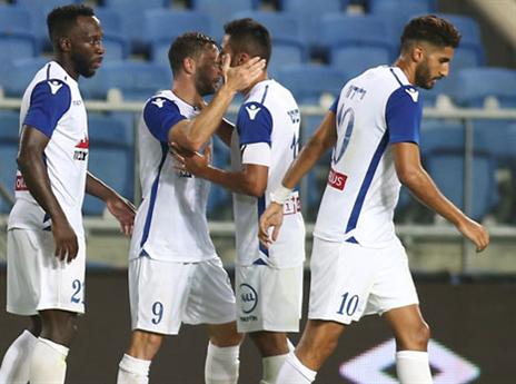 פתחו את העונה עם ניצחון. שחקני מכבי פ"ת (אלן שיבר)